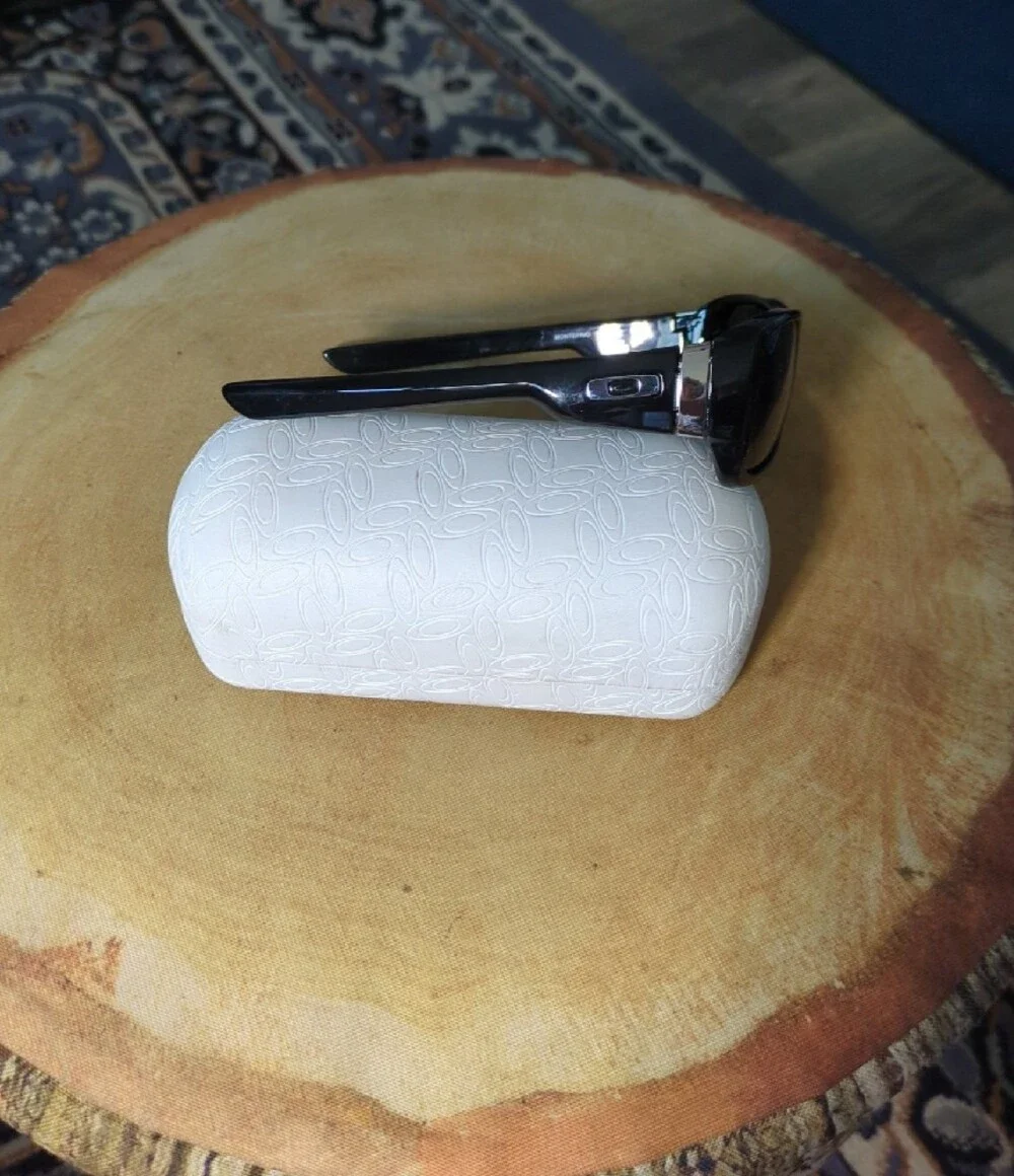 Oakley NO SCRATCHES Black Polarized Sunglasses - Classic Rectangle - Picture 4 of 10